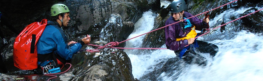 Demi-journée de canyoning : descente de chutes d'eau verticales en rappel à la Rivière du Moulin, située à Baie-Saint-Paul